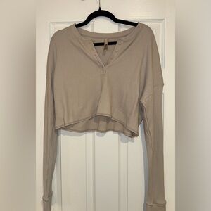 SKIMS WAFFLE LONG SLEEVE QUARTER BUTTON TOP IN BIEGE, size large